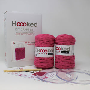 Marbella Bag Crochet Kit packaging and contents (2 balls, hook, handles)